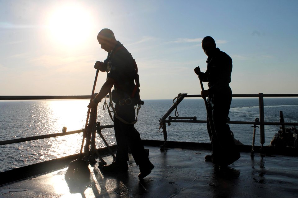 USS Mahan (DDG 72) 141115-N-SQ175-003 (15833178232)