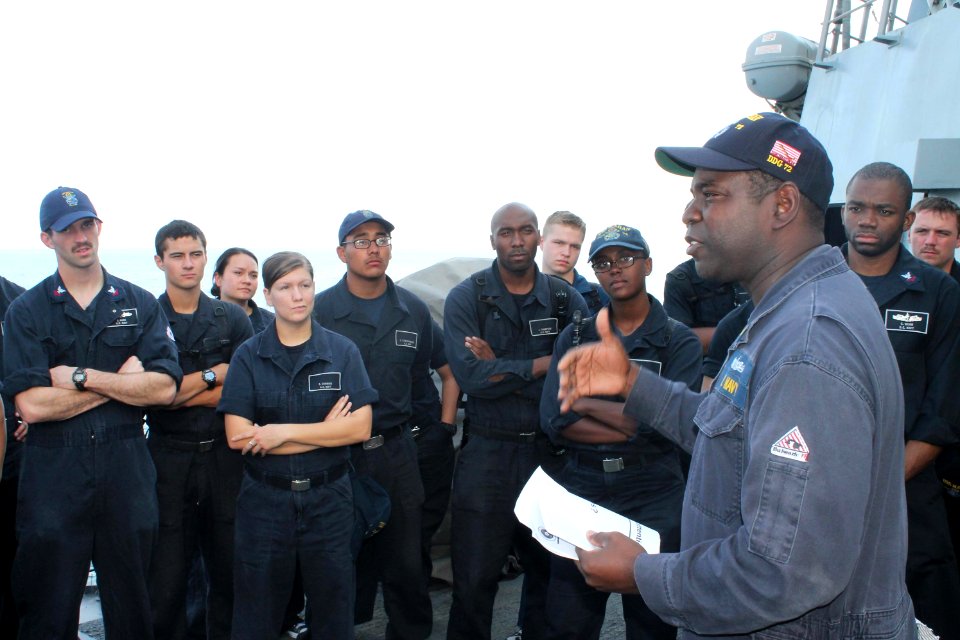 USS Mahan (DDG 72) 141116-N-SQ175-002 (15833177472)