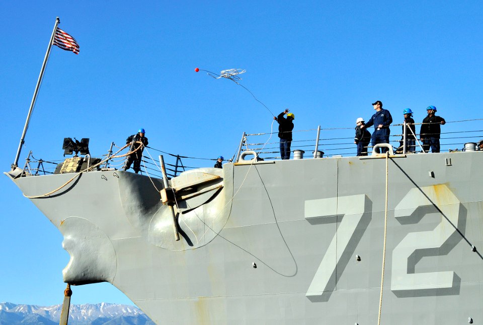 USS Mahan arrives in Souda Bay. (8659006060)