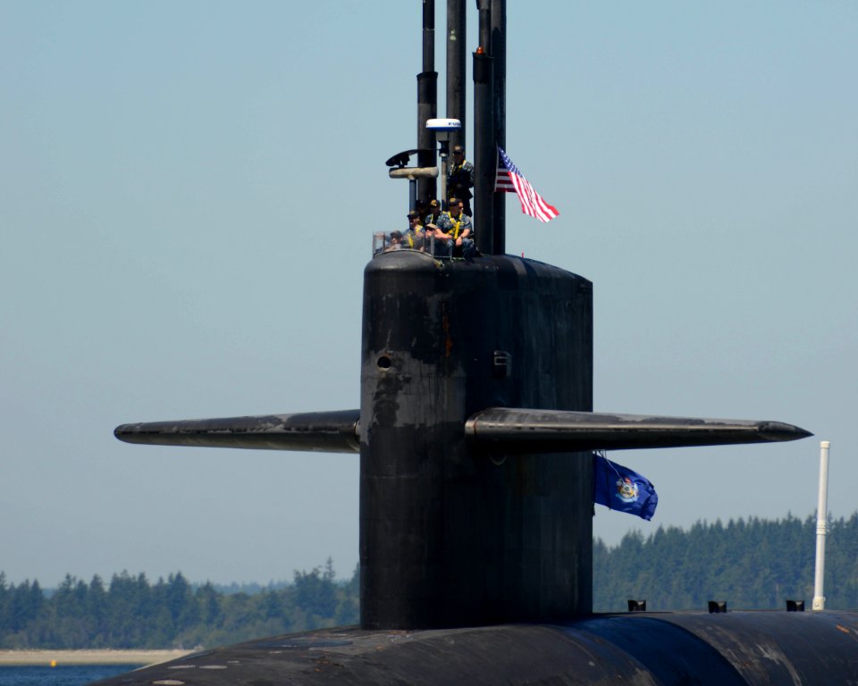 USS Maine returns to Naval Base Kitsap - Bangor 150617-N-VZ328-118