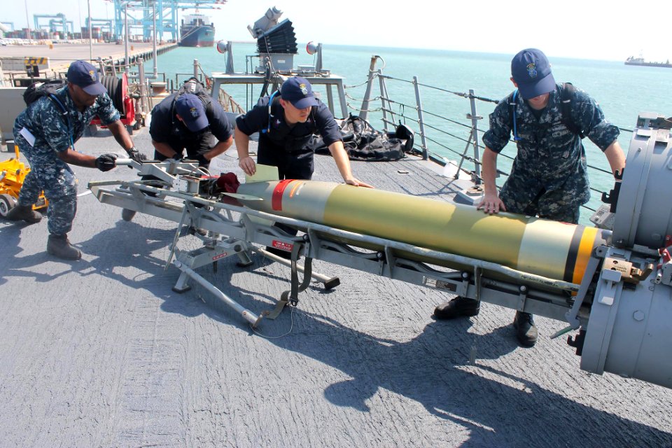 USS Mahan (DDG 72) 140913-N-SQ175-001 (15143015587)