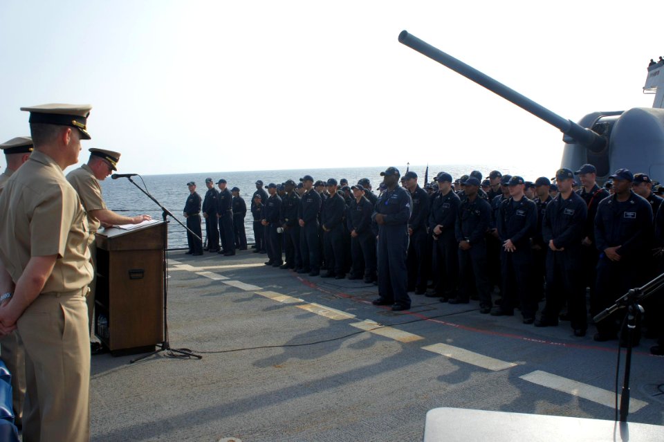 USS Mahan (DDG 72) 141104-N-IQ136-001 (15585466147)
