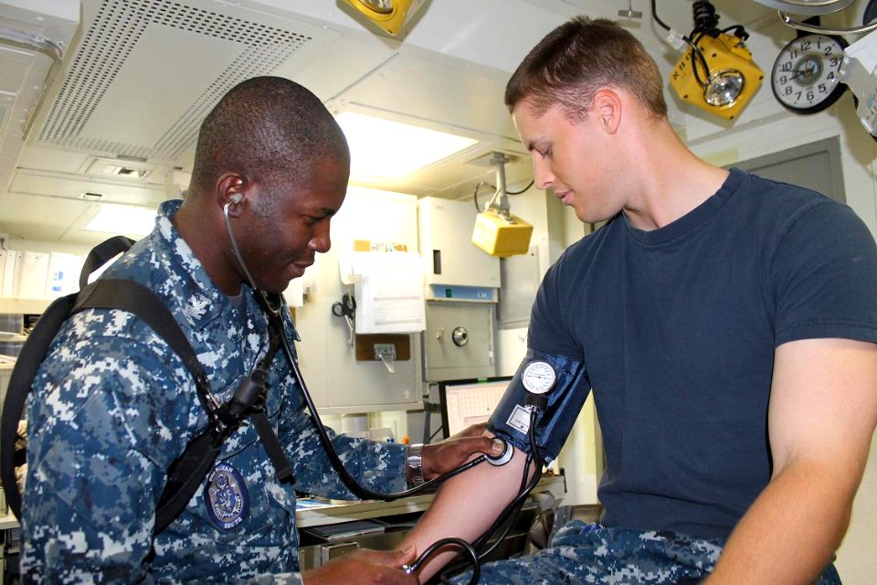 USS Mahan (DDG 72) 141024-N-SQ175-002 (15698082365)