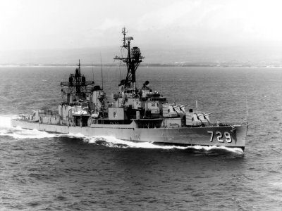 USS Lyman K. Swenson (DD-729) underway off Oahu on 16 March 1970 (NH 96968)