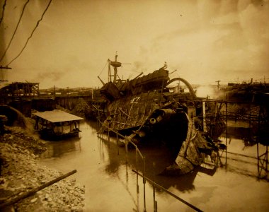USS Maine (ACR-1), raising her wreck in Havana Harbor, Cuba, June 18, 1911 (21272081074)