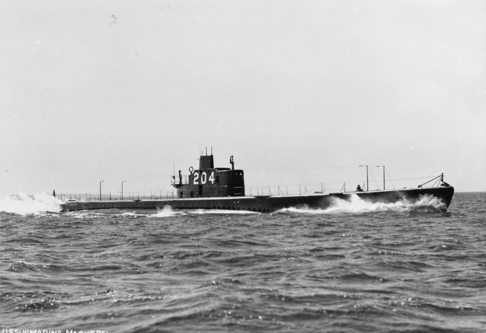 USS Mackerel - 19-N-23871