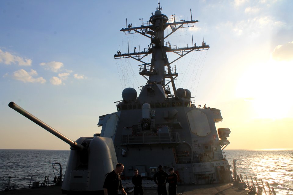 USS Mahan (DDG 72) 141103-N-SQ175-001 (15151220583)