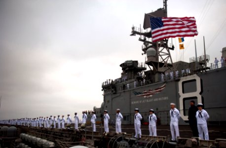 USS Makin Island sailors man the rails 120622-N-PB383-108