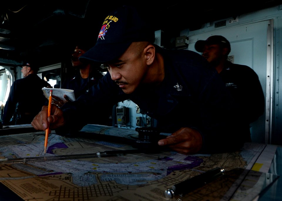 USS Makin Island underway 150413-N-GT710-067