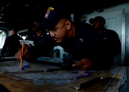 USS Makin Island underway 150413-N-GT710-067