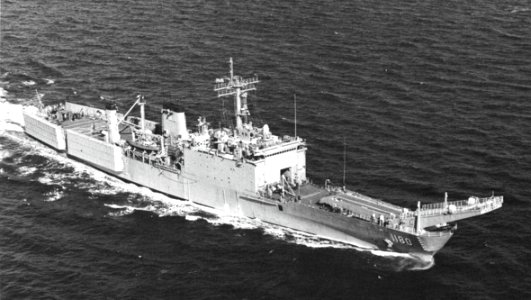 USS Manitowoc (LST-1180) underway at sea, circa in 1986