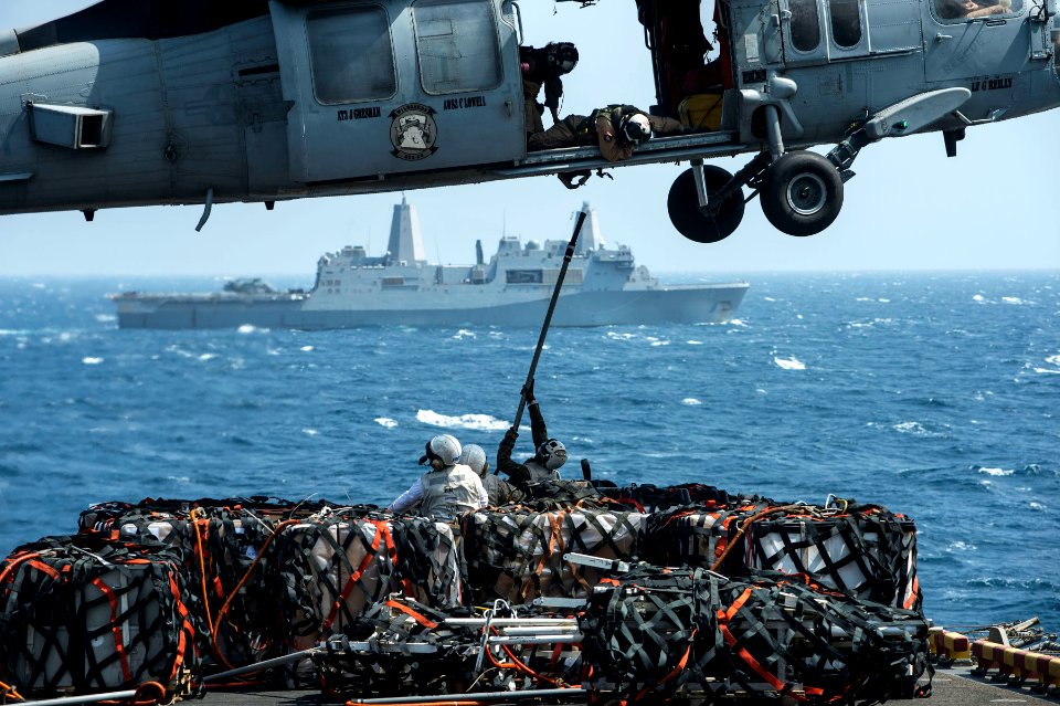 USS Makin Island (LHD 8) 141021-N-KL846-063 (15421682020)
