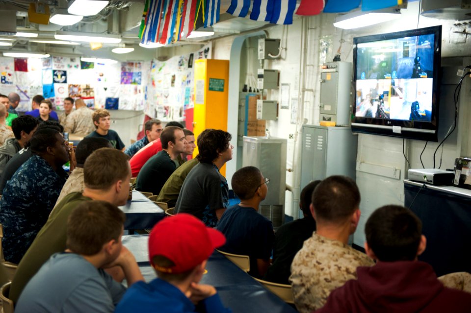 USS Makin Island action 120615-N-PB383-786