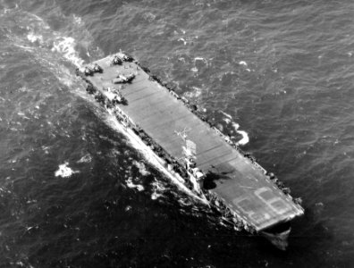 USS Makin Island (CVE-93) underway in February 1945 photo