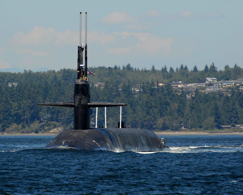 USS Maine returns to Naval Base Kitsap - Bangor 150617-N-VZ328-113