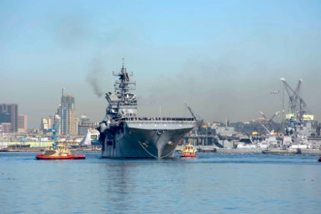 USS Makin Island returns to Naval Base San Diego. (16468941588)