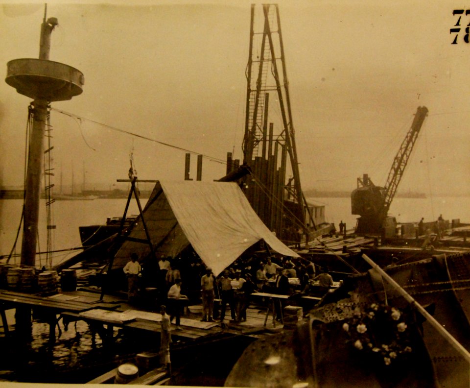 USS Maine (ACR 1), raising her wreck in Havana Harbor, Cuba, 1910 (21272250174)