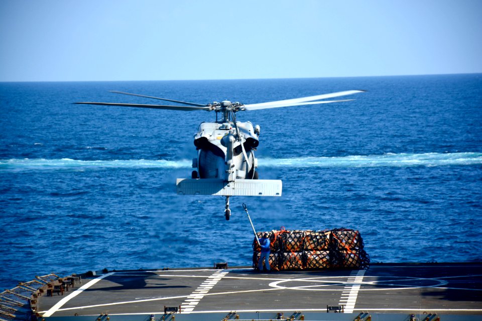 USS Makin Island vertical replenishment 141217-N-EI973-025