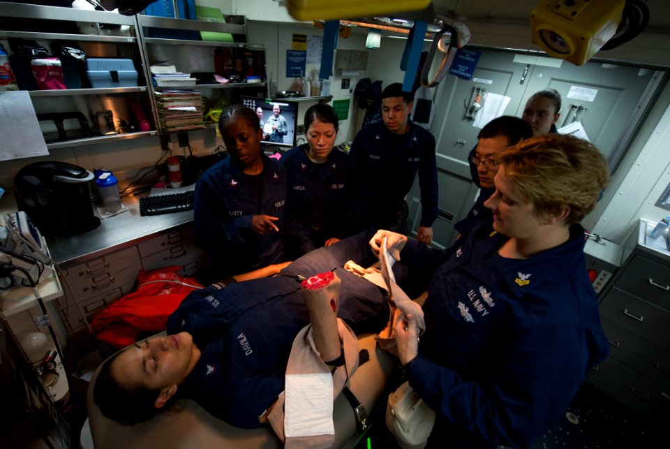 USS Mason (DDG 87) 130831-N-OM642-514