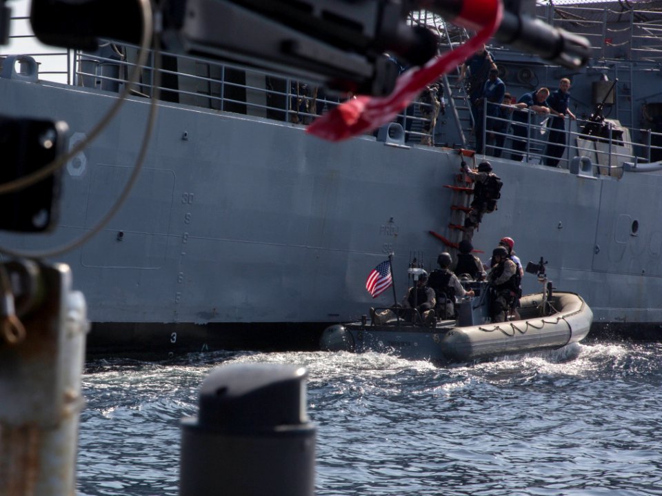 USS MASON (DDG 87) 131113-N-PW661-040 (11064820634)