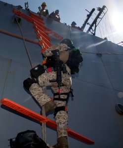 USS MASON (DDG 87) 131113-N-PW661-044 (11064791516)