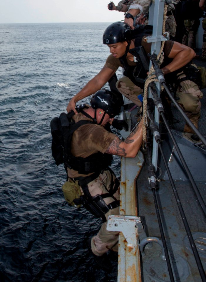 USS MASON (DDG 87) 131113-N-PW661-061 (11064862093)
