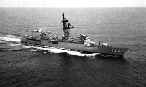 USS Marvin Shields (FF-1066) underway at sea, circa in 1986