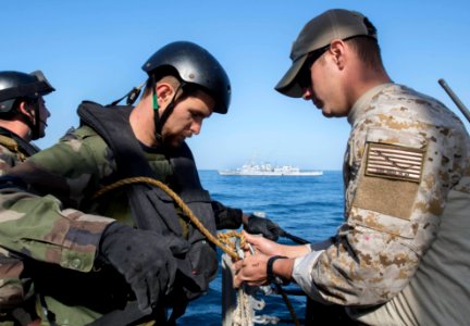 USS MASON (DDG 87) 140101-N-PW661-034 (11772864615)