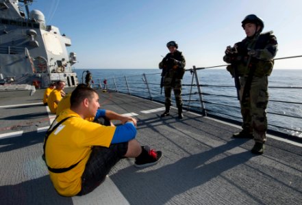USS MASON (DDG 87) 140101-N-PW661-045 (11773103963)