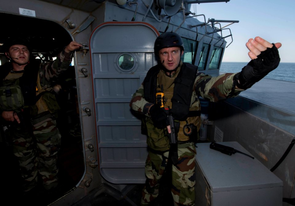 USS MASON (DDG 87) 140101-N-PW661-040 (11773275864)