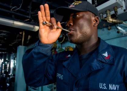 USS MASON (DDG 87) 131012-N-PW661-003 (10323425424)
