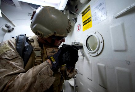 USS MASON (DDG 87) 140112-N-PW661-050 (12098575335)