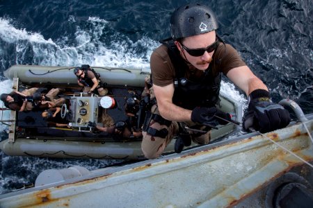 USS MASON (DDG 87) 131113-N-PW661-056 (11064815884)