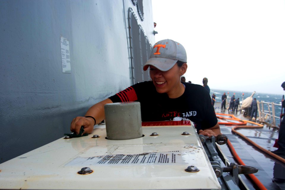 USS Mason (DDG 87) Freshwater Washdown 160805-N-CL027-074
