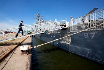 USS Mason action 130805-N-PW661-008