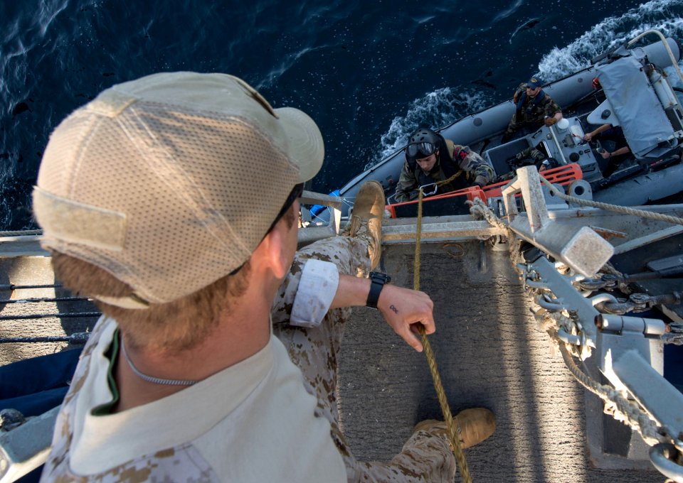 USS MASON (DDG 87) 140101-N-PW661-036 (11773110133)