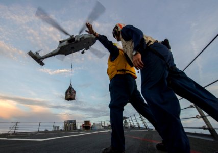 USS Mason replenishment 130609-N-PW661-038