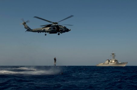 USS Mason operations 131029-N-PW661-009