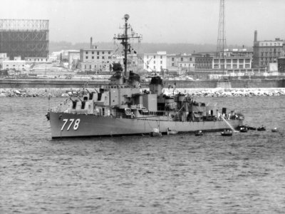 USS Massey (DD-778) anchored at Naples, Italy, on 5 July 1948 (NH 96844)