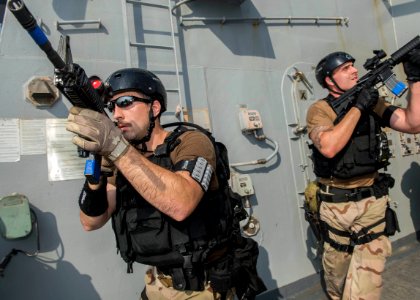 USS MASON (DDG 87) 131113-N-LN619-244 (11044625024)