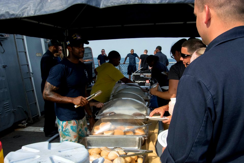 USS Mason (DDG 87) 4th of July Steel Beach Picnic 160703-N-CL027-030