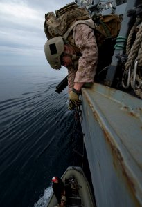 USS MASON (DDG 87) 140112-N-PW661-072 (12098943164)