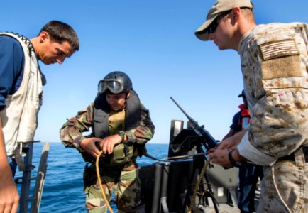 USS MASON (DDG 87) 140101-N-PW661-033 (11773116473)