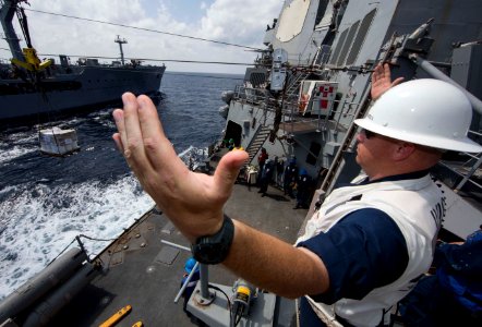 USS Mason conducts a replenishment-at-sea. (10982030724) photo
