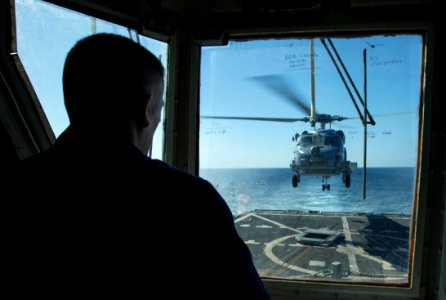 USS Mason operations 131202-N-PW661-025