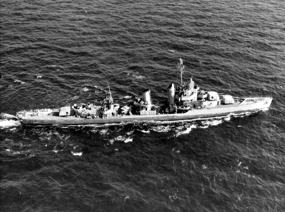 USS McDougal (DD-358) underway off Lakehurst, New Jersey (USA), on 30 October 1944 (80-G-286097)