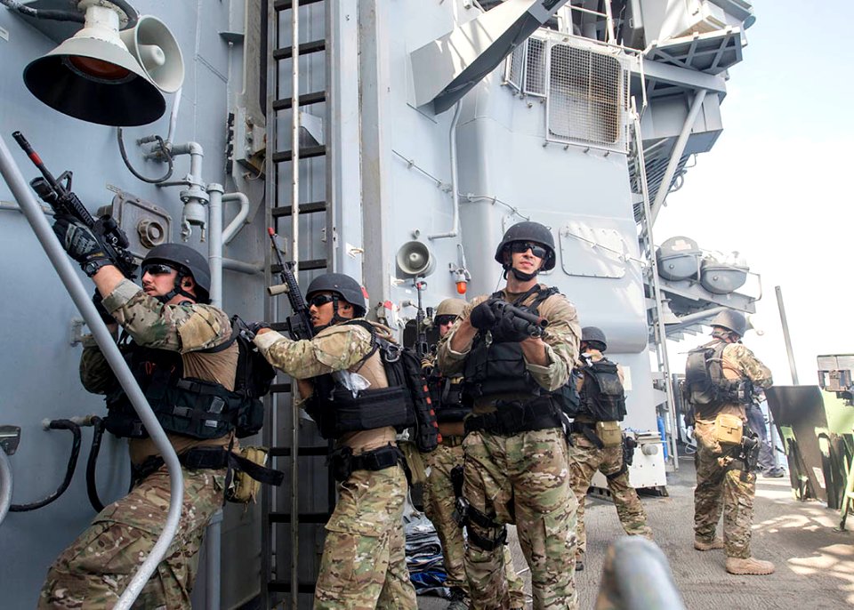 USS McFaul (DDG 74) 150614-N-ZY039-046 (18831131731)