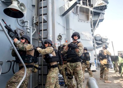 USS McFaul (DDG 74) 150614-N-ZY039-046 (18831131731)