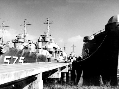 USS McKee (DD-575) and USS Middlesex County (LST-983) laid up at Orange, Texas (USA), circa 1969-1974 (NH 103703)