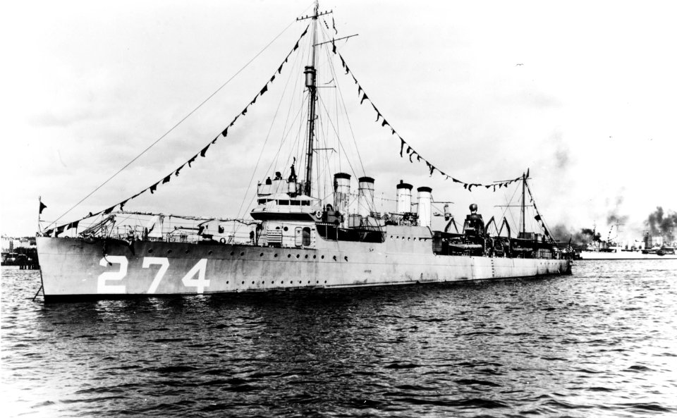 USS Meade (DD-274) at anchor off San Diego, circa in 1920 (NH 49833)